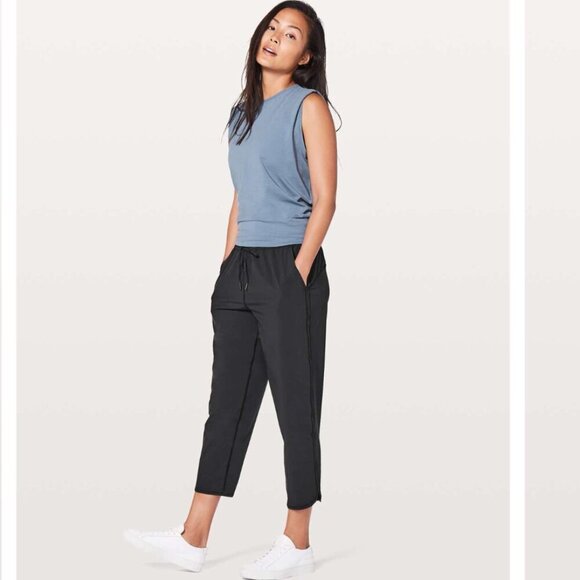 LULULEMON KEEP IT CLASSIC 23" CROP JOGGERS / PANTS 6 black - Picture 1 of 9